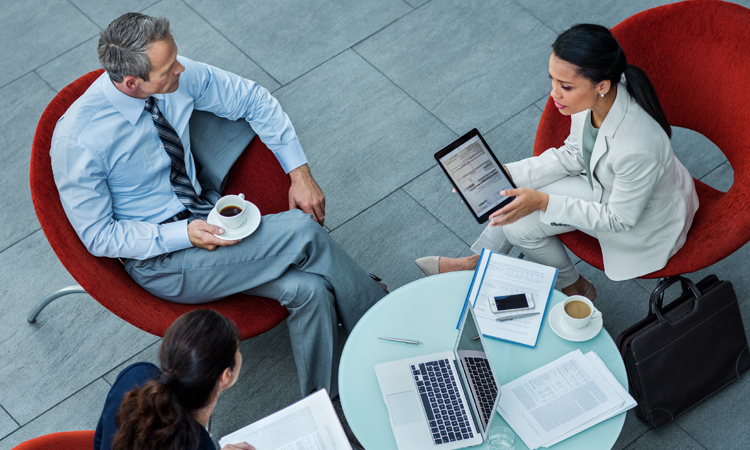 História de sucesso da Adviser Services Holdings Limited.